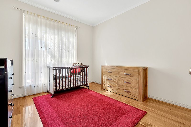 Photo - 1 Woodlea Crescent, Craigieburn VIC 3064 - Image 10