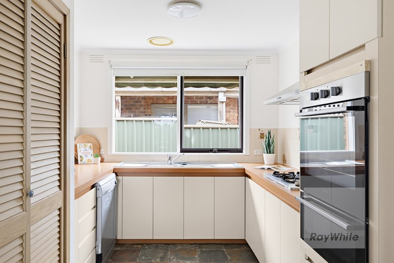 Photo - 1 Wright Court, Mill Park VIC 3082 - Image 8