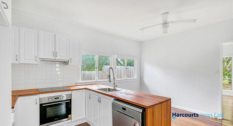 Photo - 1 Wruck Avenue, Camp Hill QLD 4152 - Image 2