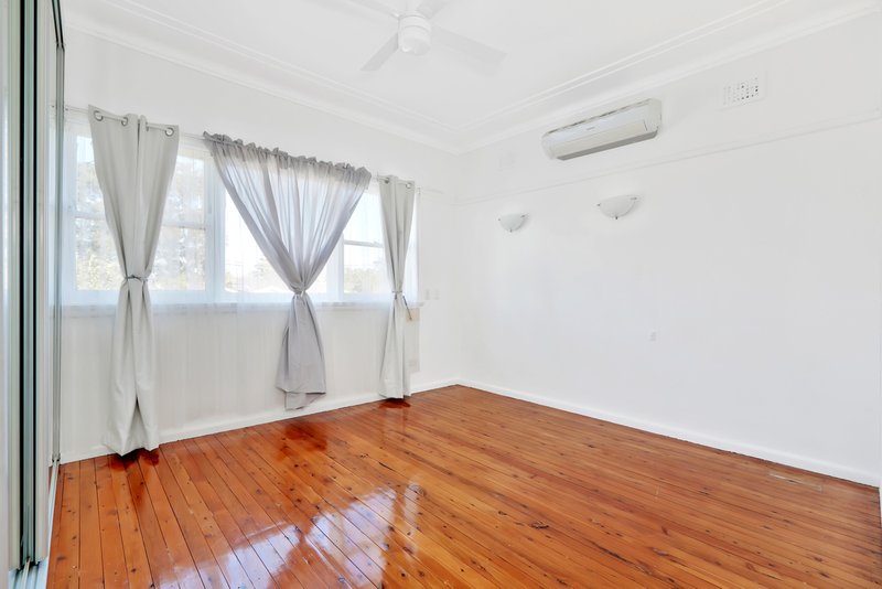 Photo - 1 Yattenden Crescent, Baulkham Hills NSW 2153 - Image 4