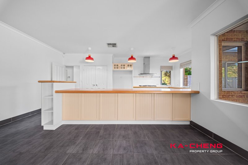 Photo - 1 Yoondarn Elbow , Wattle Grove WA 6107 - Image 7