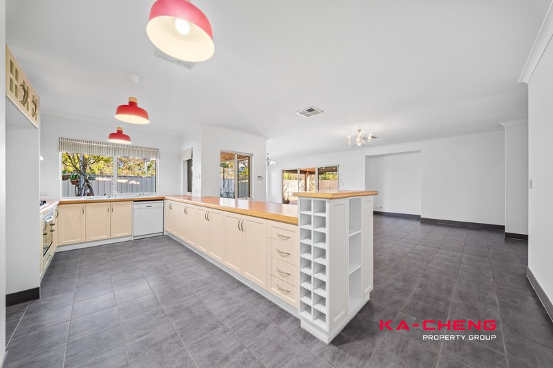 Photo - 1 Yoondarn Elbow , Wattle Grove WA 6107 - Image 9