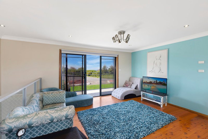 Photo - 1 Yumbool Close, Forresters Beach NSW 2260 - Image 9