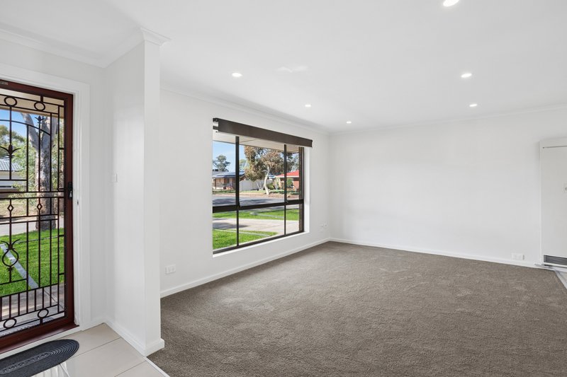 Photo - 1 Zeta Court, Parafield Gardens SA 5107 - Image 3