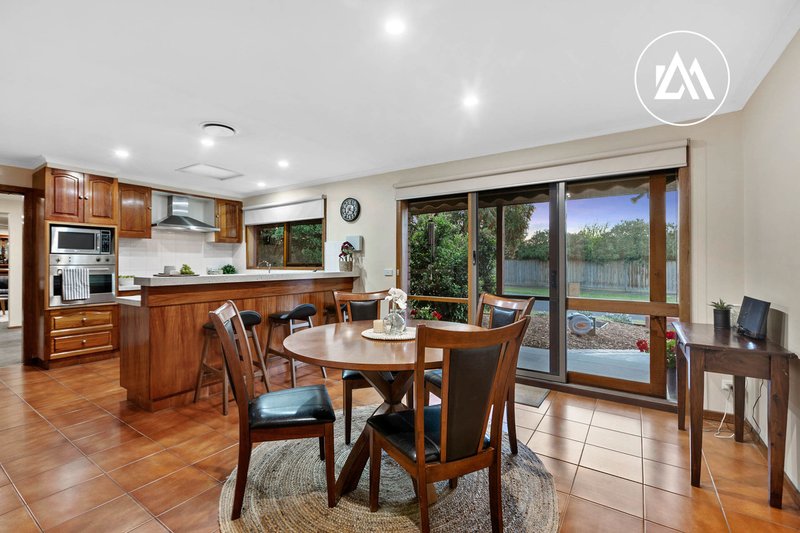 Photo - 10 Acacia Wynd, Langwarrin VIC 3910 - Image 4