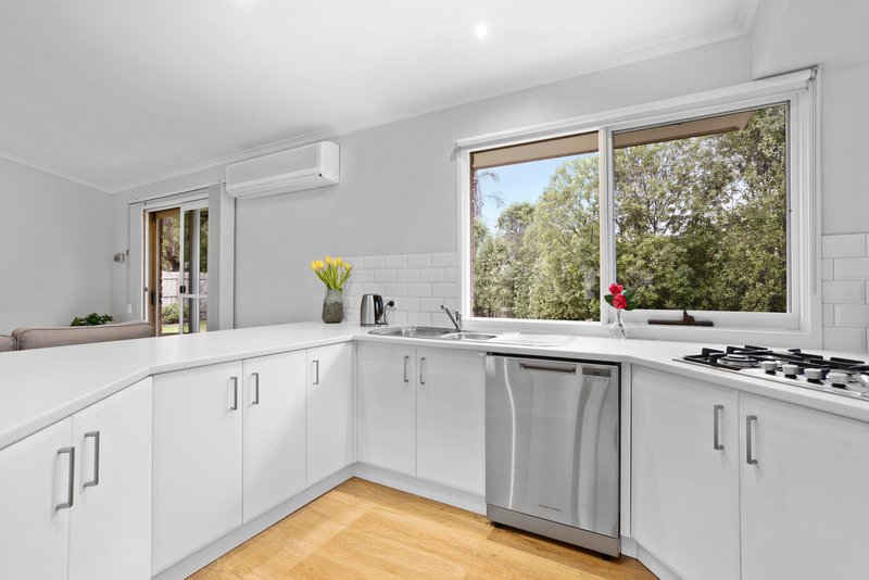 Photo - 10 Adam Close, Rowville VIC 3178 - Image 3