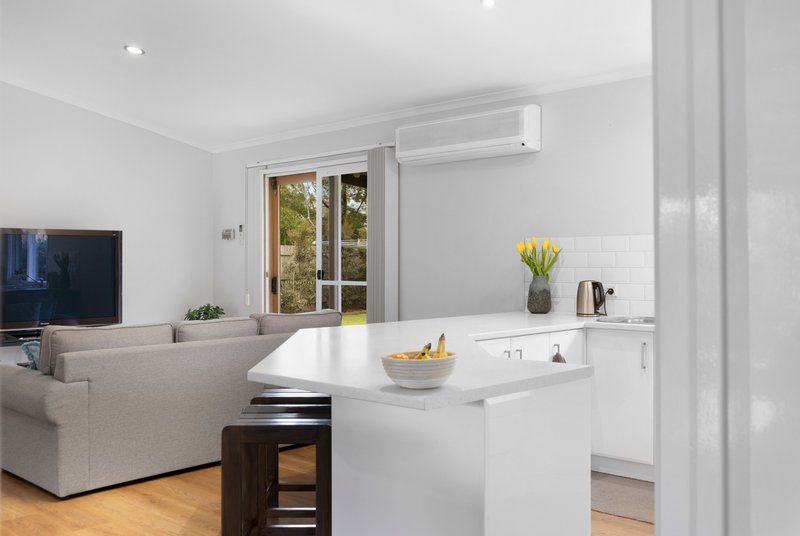 Photo - 10 Adam Close, Rowville VIC 3178 - Image 4
