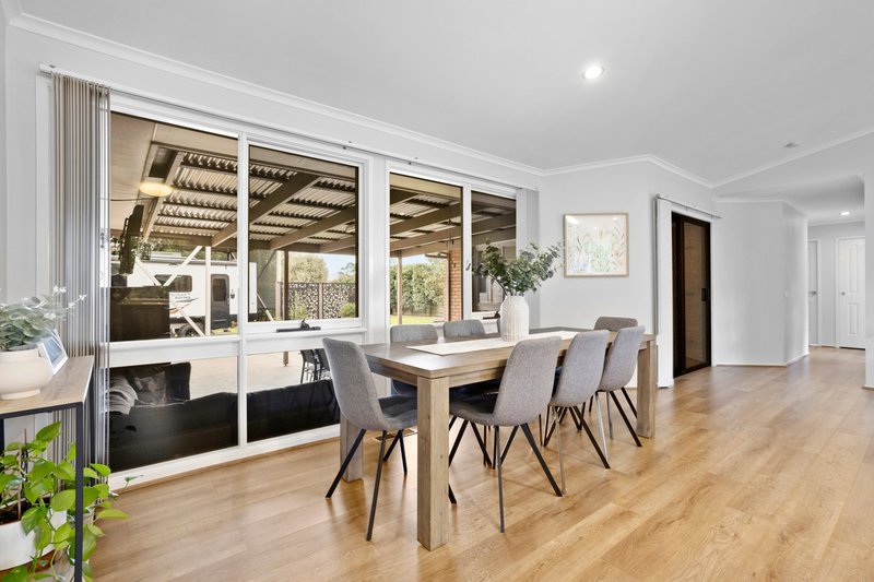 Photo - 10 Adam Close, Rowville VIC 3178 - Image 5