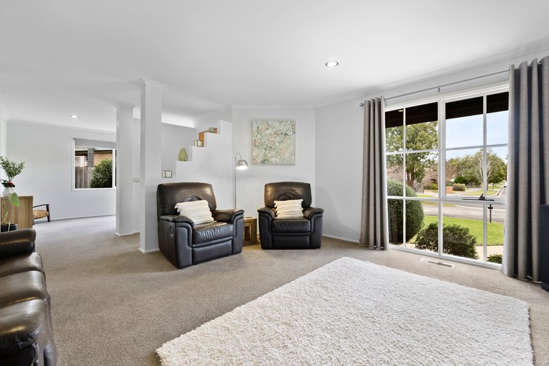 Photo - 10 Adam Close, Rowville VIC 3178 - Image 8