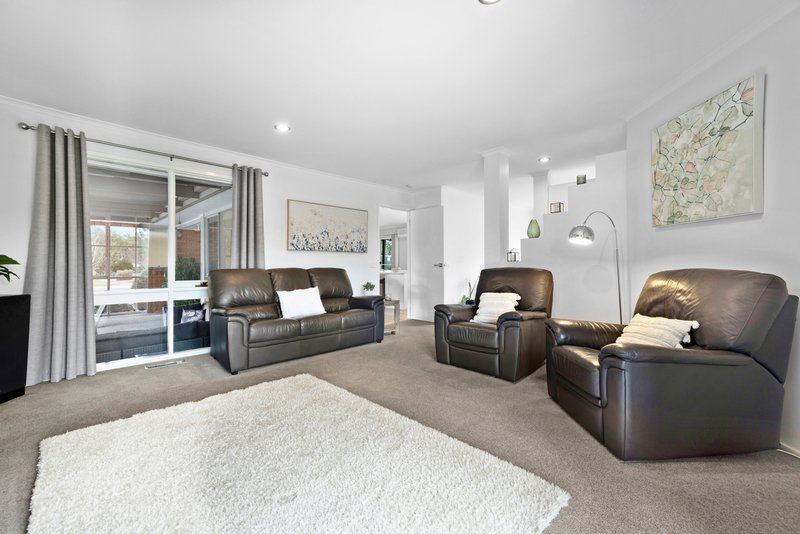 Photo - 10 Adam Close, Rowville VIC 3178 - Image 9