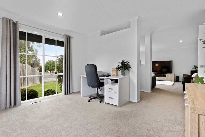 Photo - 10 Adam Close, Rowville VIC 3178 - Image 10