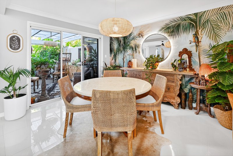 Photo - 10 Aegean/100 Cotlew Street East , Southport QLD 4215 - Image 6