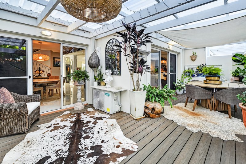 Photo - 10 Aegean/100 Cotlew Street East , Southport QLD 4215 - Image 12