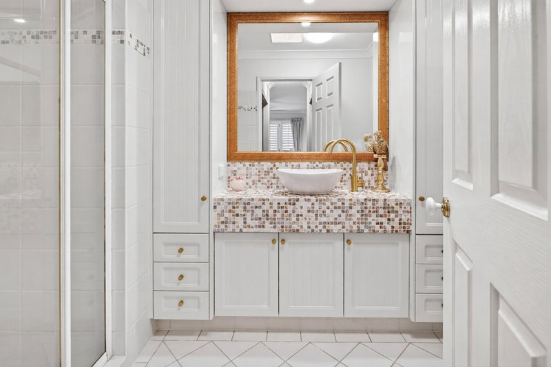 Photo - 10 Aegean/100 Cotlew Street East , Southport QLD 4215 - Image 14