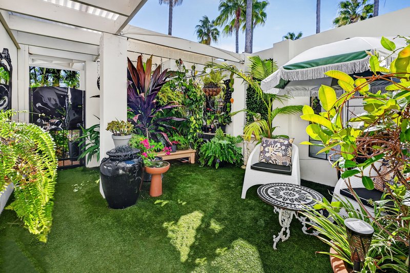 Photo - 10 Aegean/100 Cotlew Street East , Southport QLD 4215 - Image 19