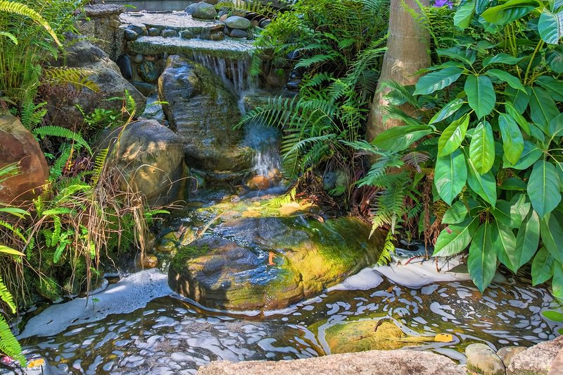 Photo - 10 Aegean/100 Cotlew Street East , Southport QLD 4215 - Image 24