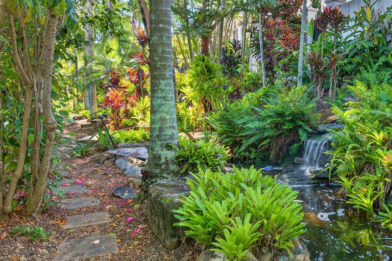 Photo - 10 Aegean/100 Cotlew Street East , Southport QLD 4215 - Image 25