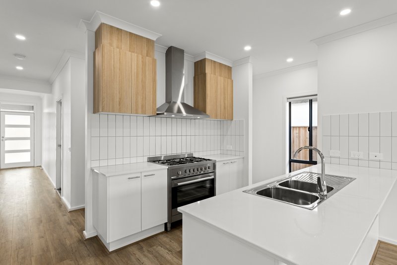 Photo - 10 Aeolus Street, Armstrong Creek VIC 3217 - Image 2
