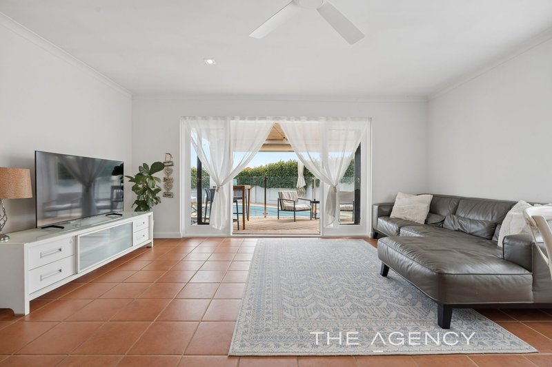 Photo - 10 Akera Close, Hillarys WA 6025 - Image 4