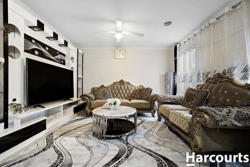 Photo - 10 Akoona Way, Wyndham Vale VIC 3024 - Image 2