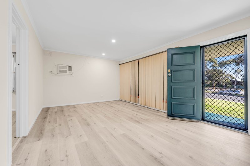 Photo - 10 Alexander Crescent, Christie Downs SA 5164 - Image 3