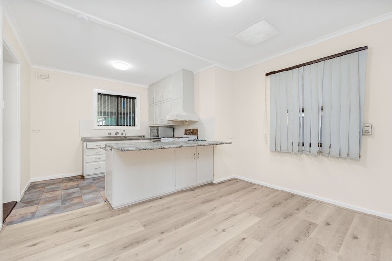 Photo - 10 Alexander Crescent, Christie Downs SA 5164 - Image 4