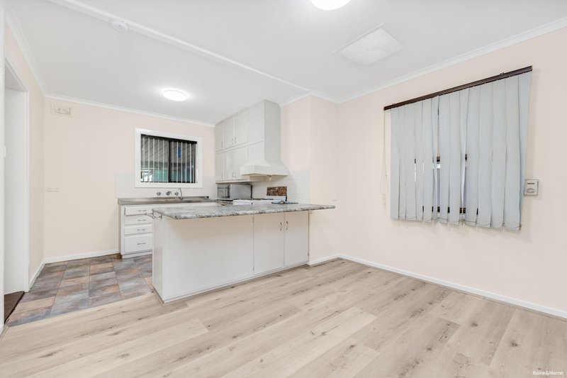 Photo - 10 Alexander Crescent, Christie Downs SA 5164 - Image 5