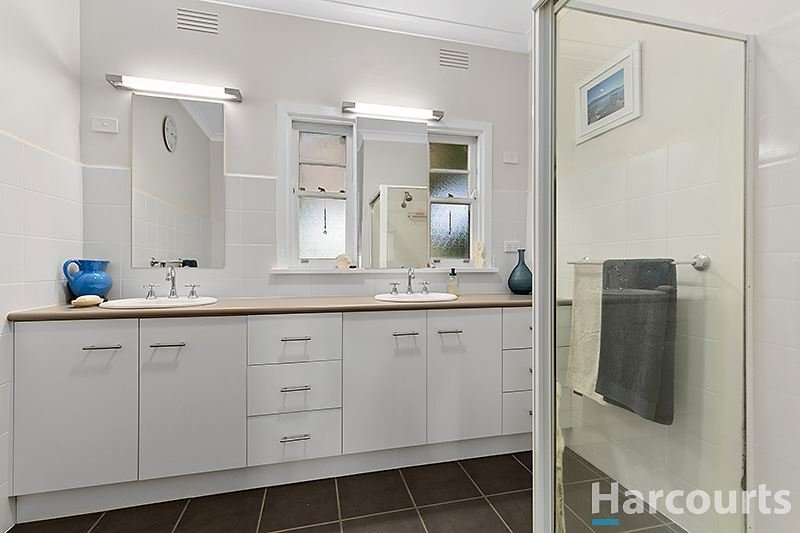 Photo - 10 Allen Street, Glen Waverley VIC 3150 - Image 6