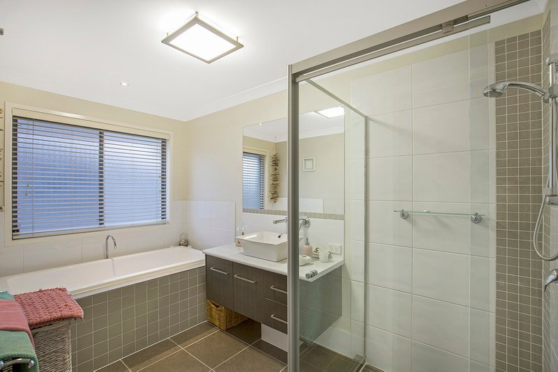 Photo - 10 Allenby Close, North Lakes QLD 4509 - Image 18