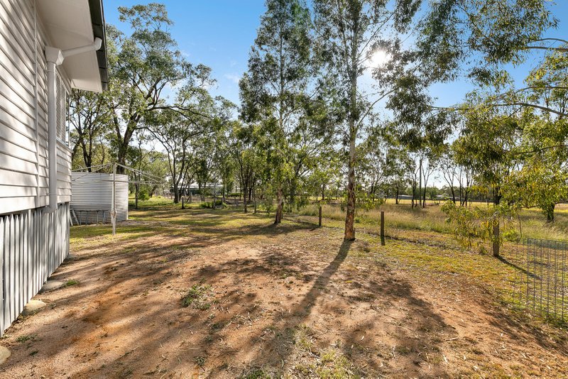 Photo - 10 Allora Street, Hendon QLD 4362 - Image 10