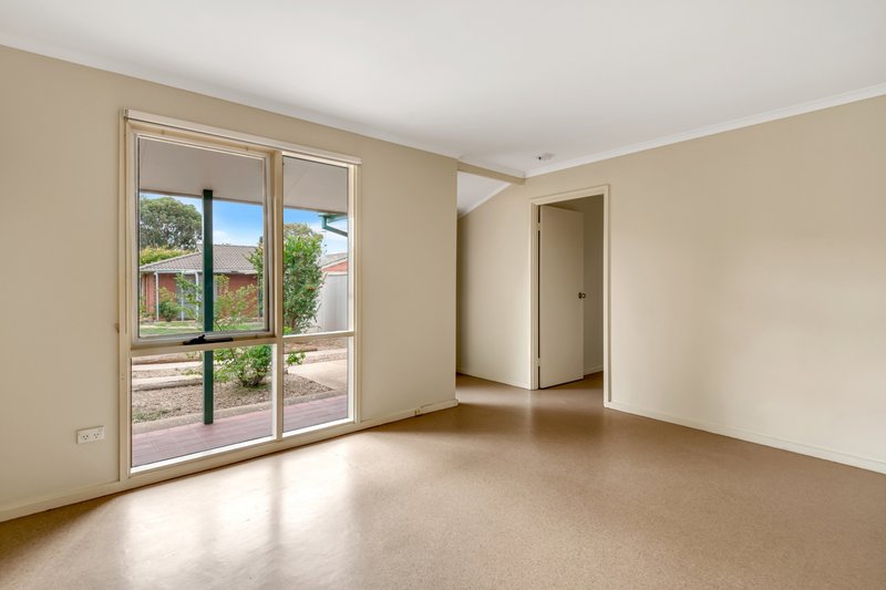 Photo - 10 Alor Court, Noarlunga Downs SA 5168 - Image 2