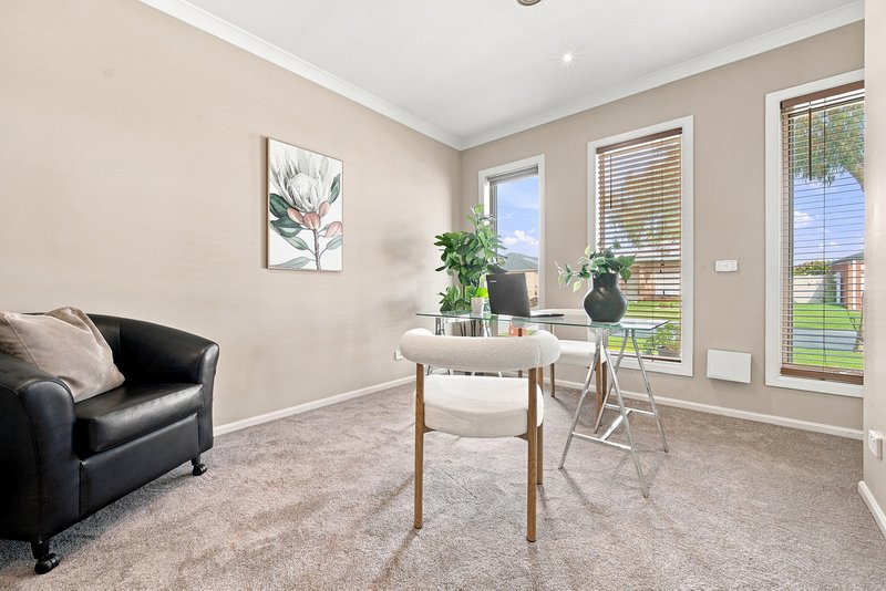 Photo - 10 Alysha Avenue, Lyndhurst VIC 3975 - Image 4