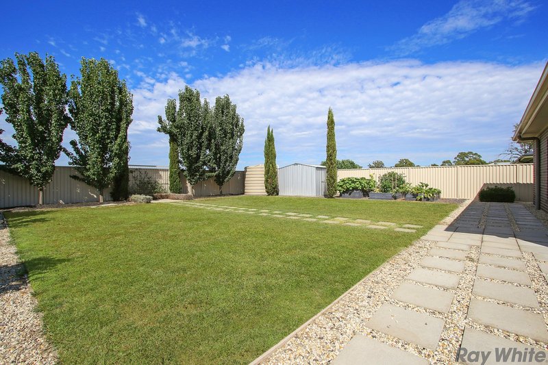 Photo - 10 Amber Avenue, Benalla VIC 3672 - Image 12