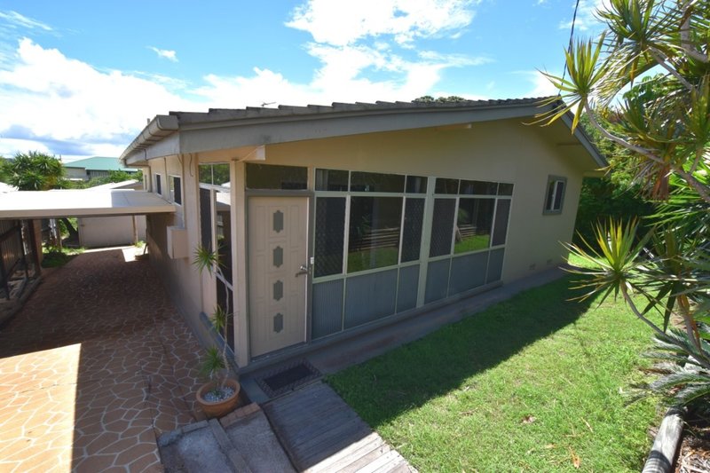 Photo - 10 Amelia Street, West Gladstone QLD 4680 - Image 10