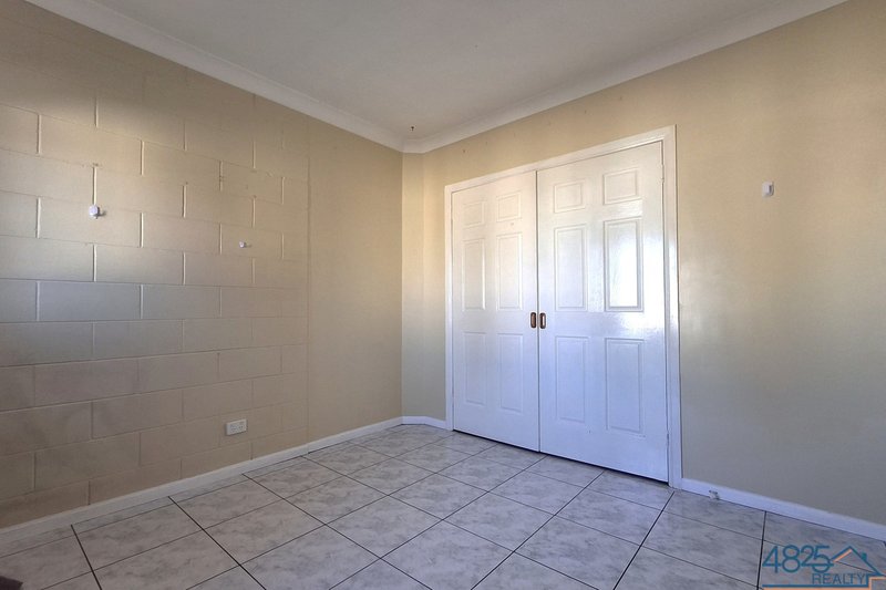 Photo - 10 Angela Boulevard, Mount Isa QLD 4825 - Image 7