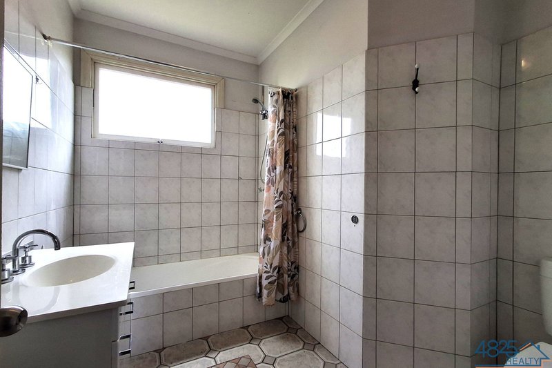 Photo - 10 Angela Boulevard, Mount Isa QLD 4825 - Image 19