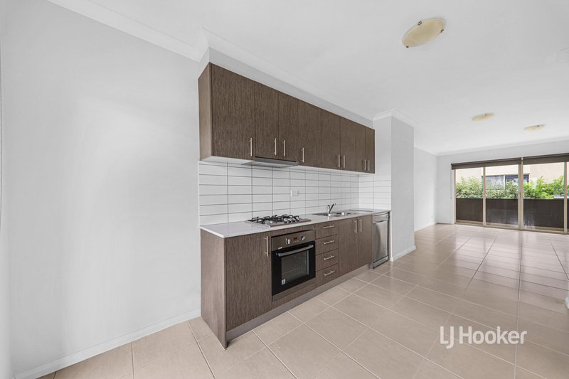 Photo - 10 Annecy Lane, Pakenham VIC 3810 - Image 3