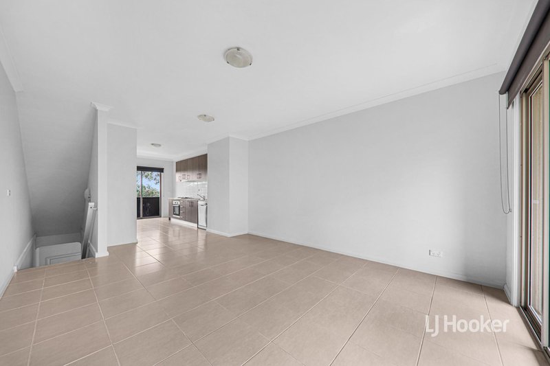 Photo - 10 Annecy Lane, Pakenham VIC 3810 - Image 6