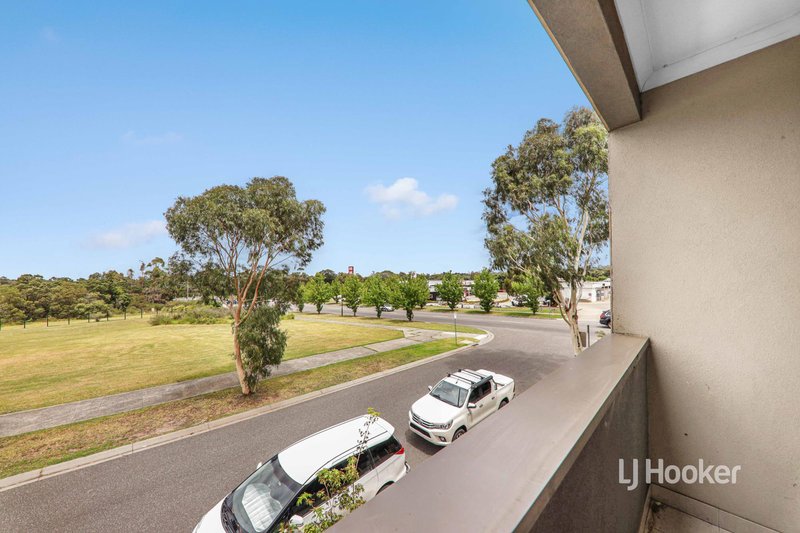 Photo - 10 Annecy Lane, Pakenham VIC 3810 - Image 9