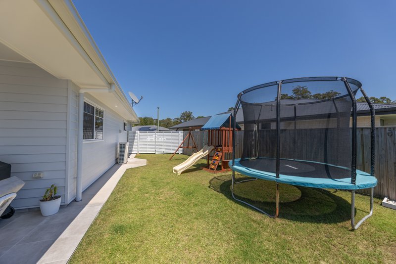 Photo - 10 Appaloosa Street, Woodford QLD 4514 - Image 18