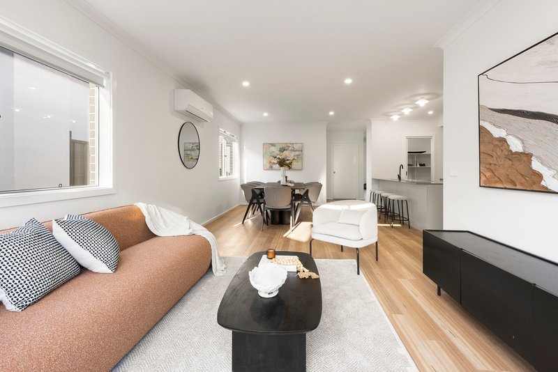 Photo - 10 Aquamarine Drive, Mickleham VIC 3064 - Image 10