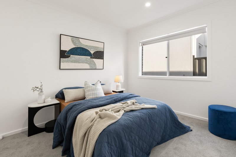 Photo - 10 Aquamarine Drive, Mickleham VIC 3064 - Image 16