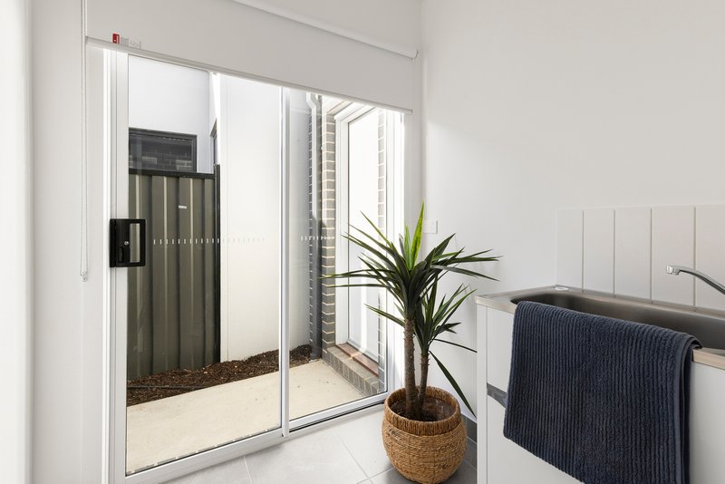 Photo - 10 Aquamarine Drive, Mickleham VIC 3064 - Image 20