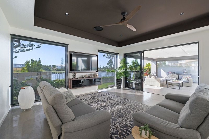 Photo - 10 Arlington Drive, Pelican Waters QLD 4551 - Image 12