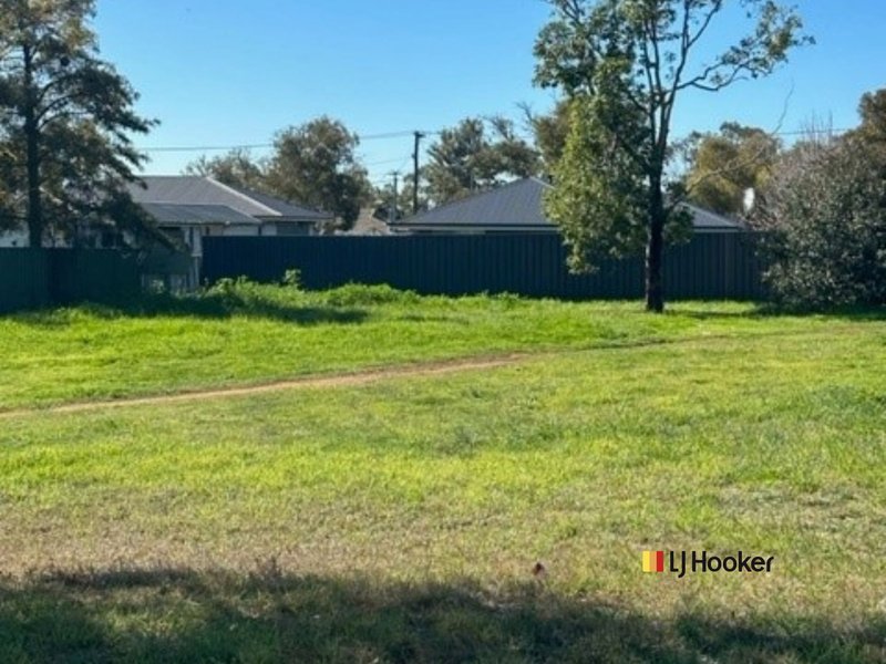 Photo - 10 Armstrong Crescent, Dubbo NSW 2830 - Image 4