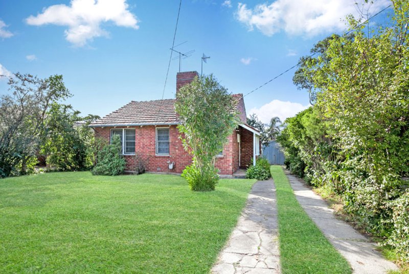 Photo - 10 Armstrong Street, Reservoir VIC 3073 - Image 3