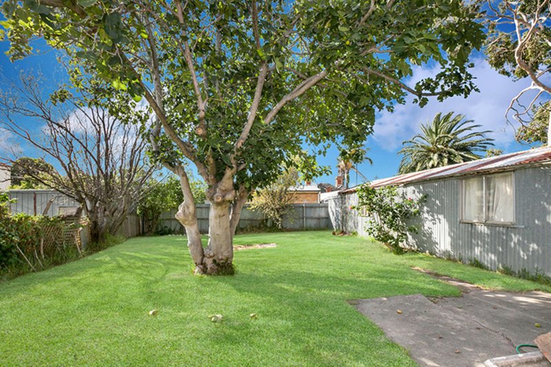 Photo - 10 Armstrong Street, Reservoir VIC 3073 - Image 4