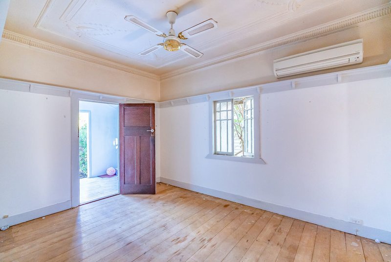 Photo - 10 Arnold Street, Holland Park QLD 4121 - Image 5