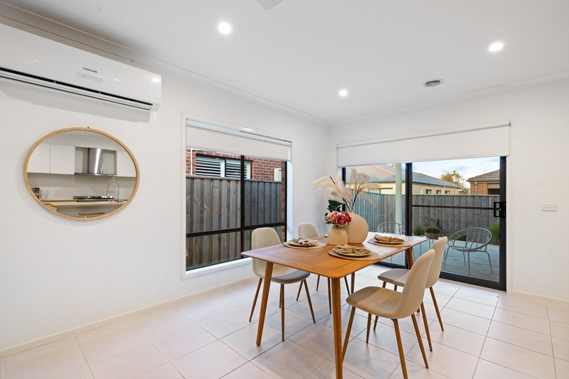 Photo - 10 Arthurdale Crescent, Werribee VIC 3030 - Image 6