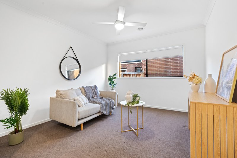 Photo - 10 Arthurdale Crescent, Werribee VIC 3030 - Image 8